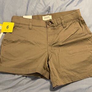 Boston Traders Women’s Tan Flat Front Chino Shorts